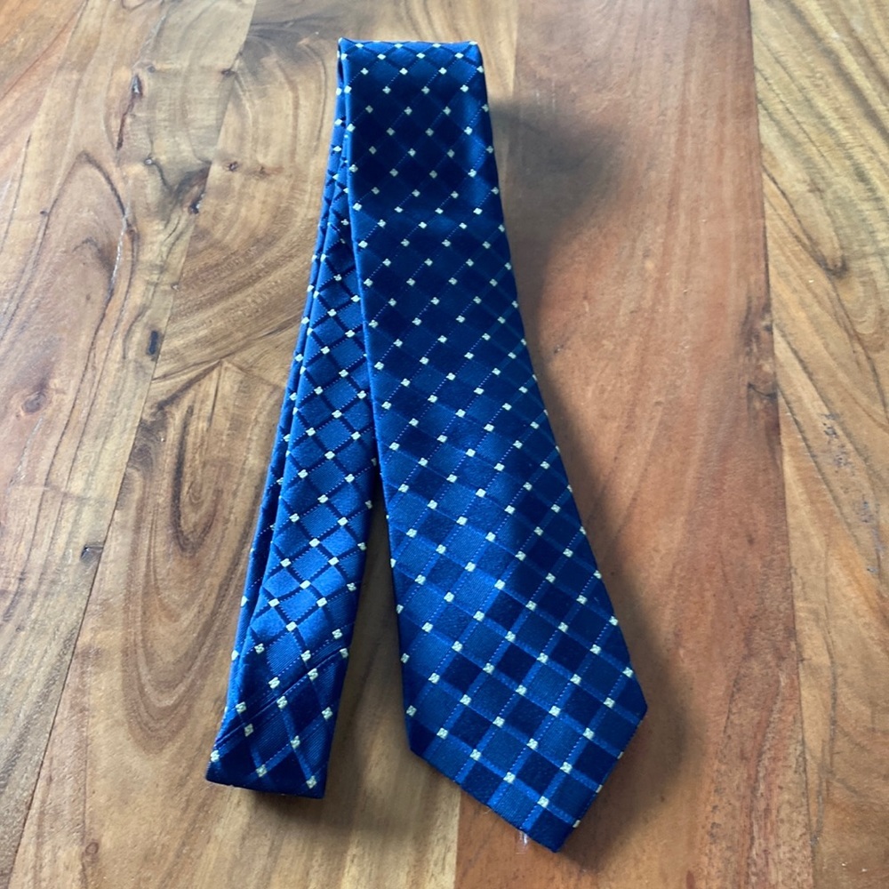 MICHAEL KORS 💯 Silk‎ Tie in Navy.